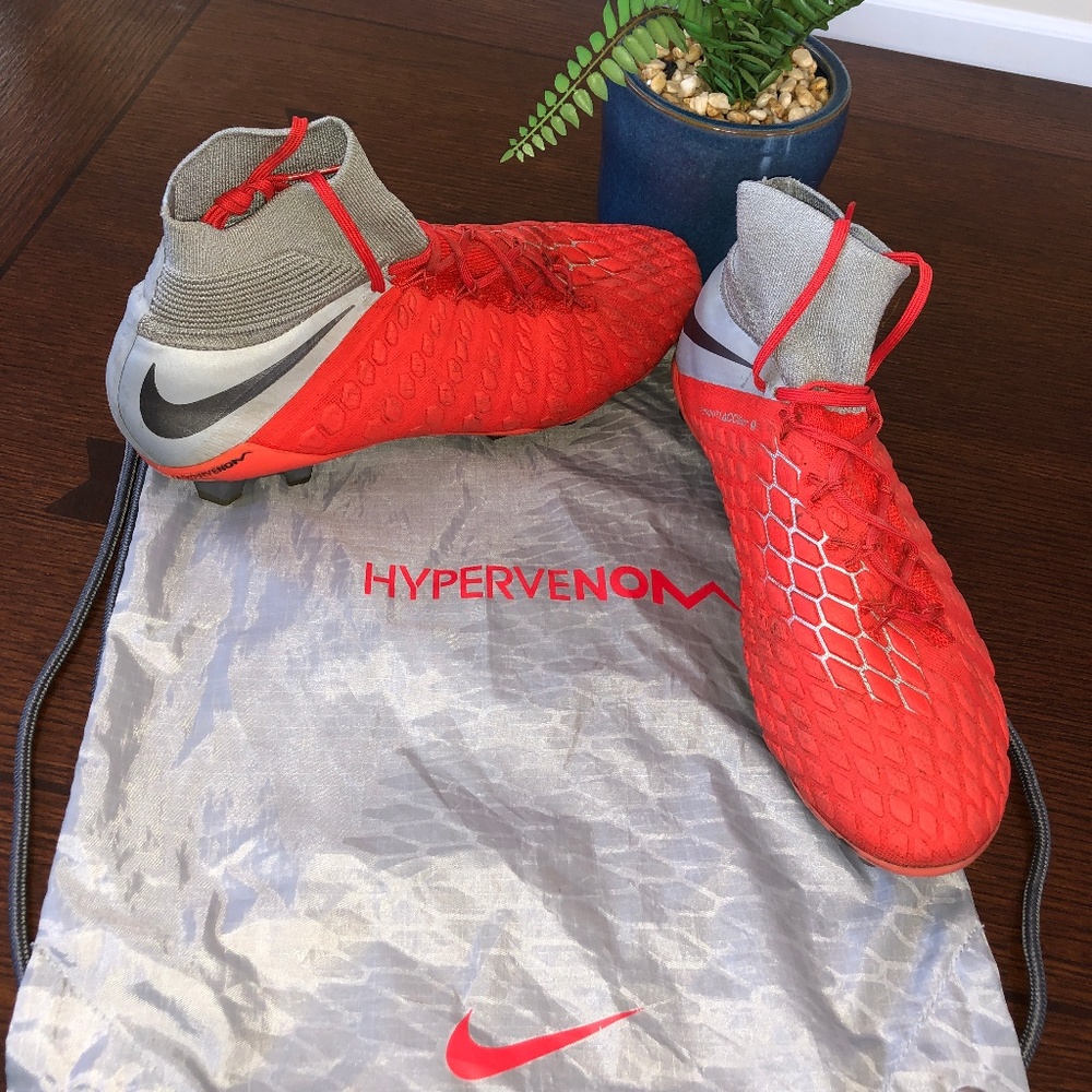 NIKE HYPERVENOM 3 RAISED ON CONCRETE PACK